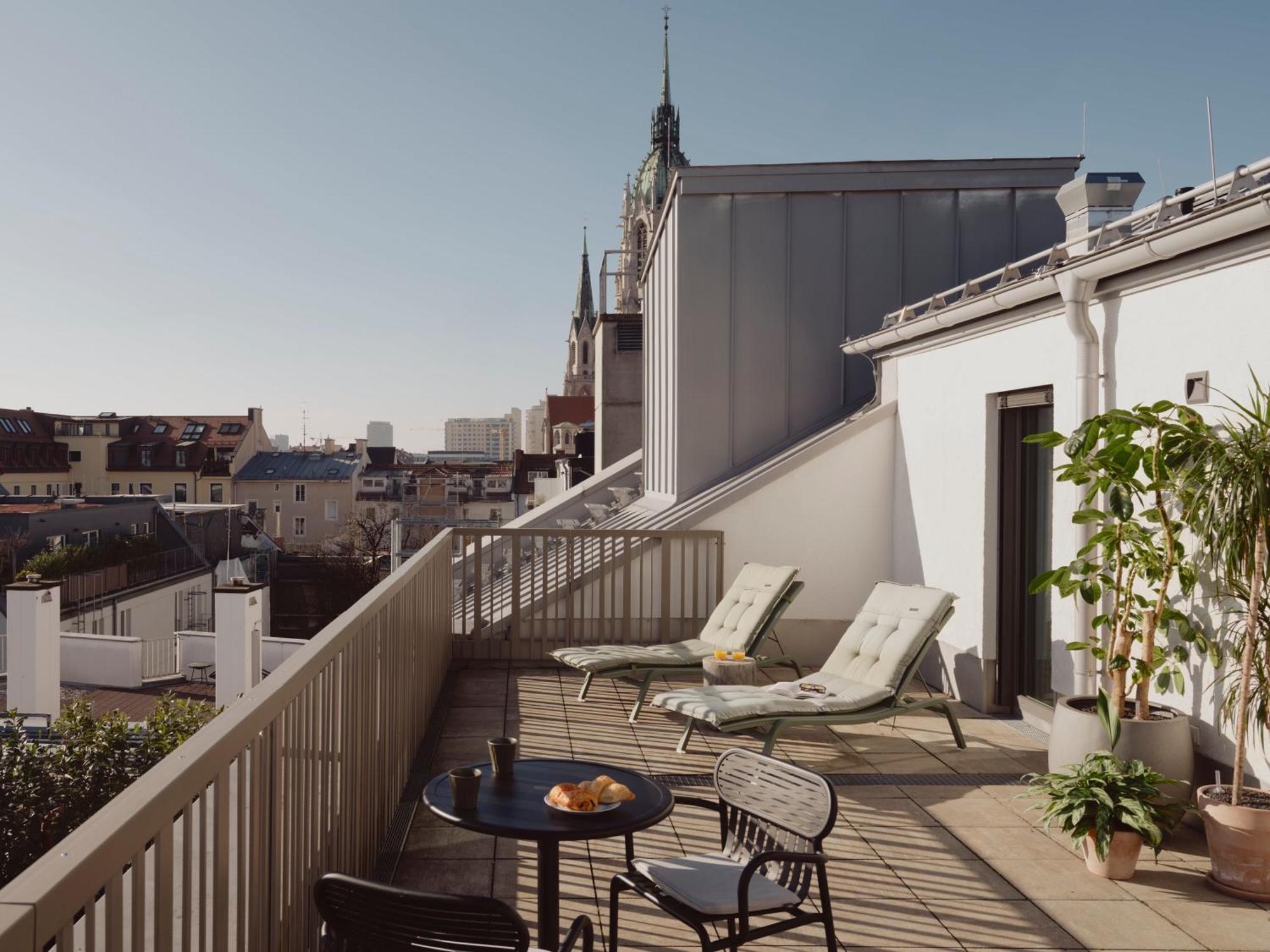 Schwan Locke Hotel 4*