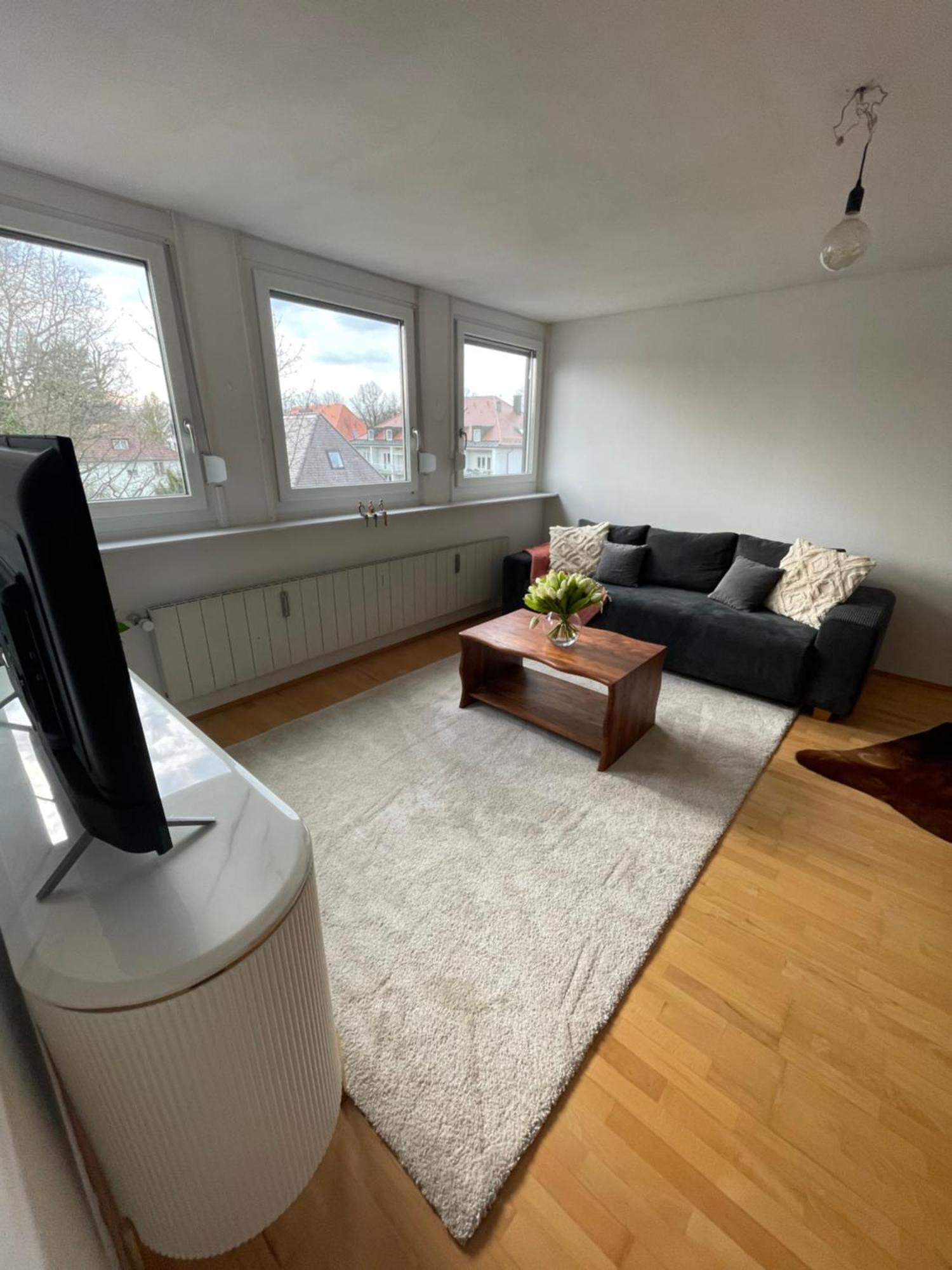 Serviced In Nymphenburg Apartment *