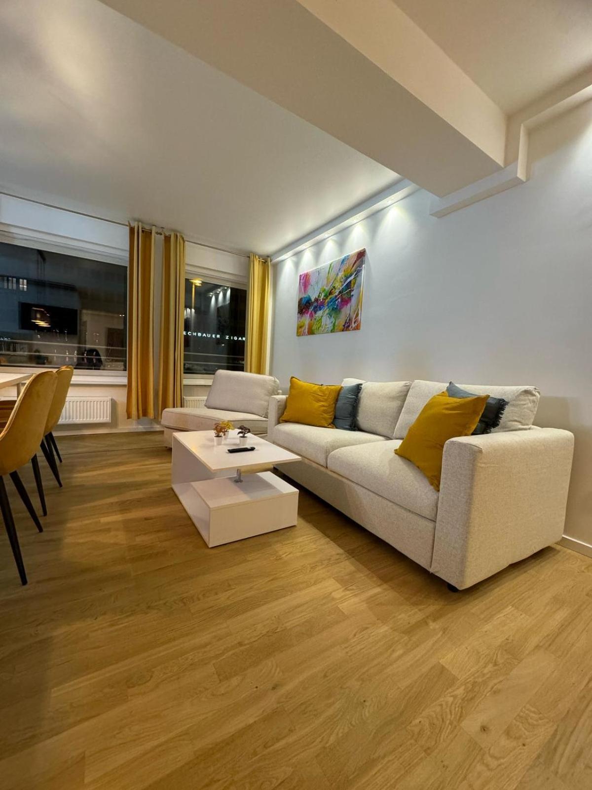 Place Direkt Am Karlsplatz - Stachus 70 Qm Mit 2 Schlafzimmer Mila Munich