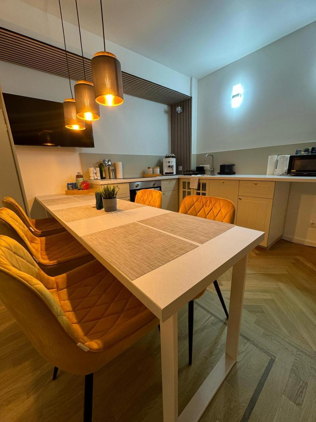 Place Direkt Am Karlsplatz - Stachus 70 Qm Mit 2 Schlafzimmer Mila Munich