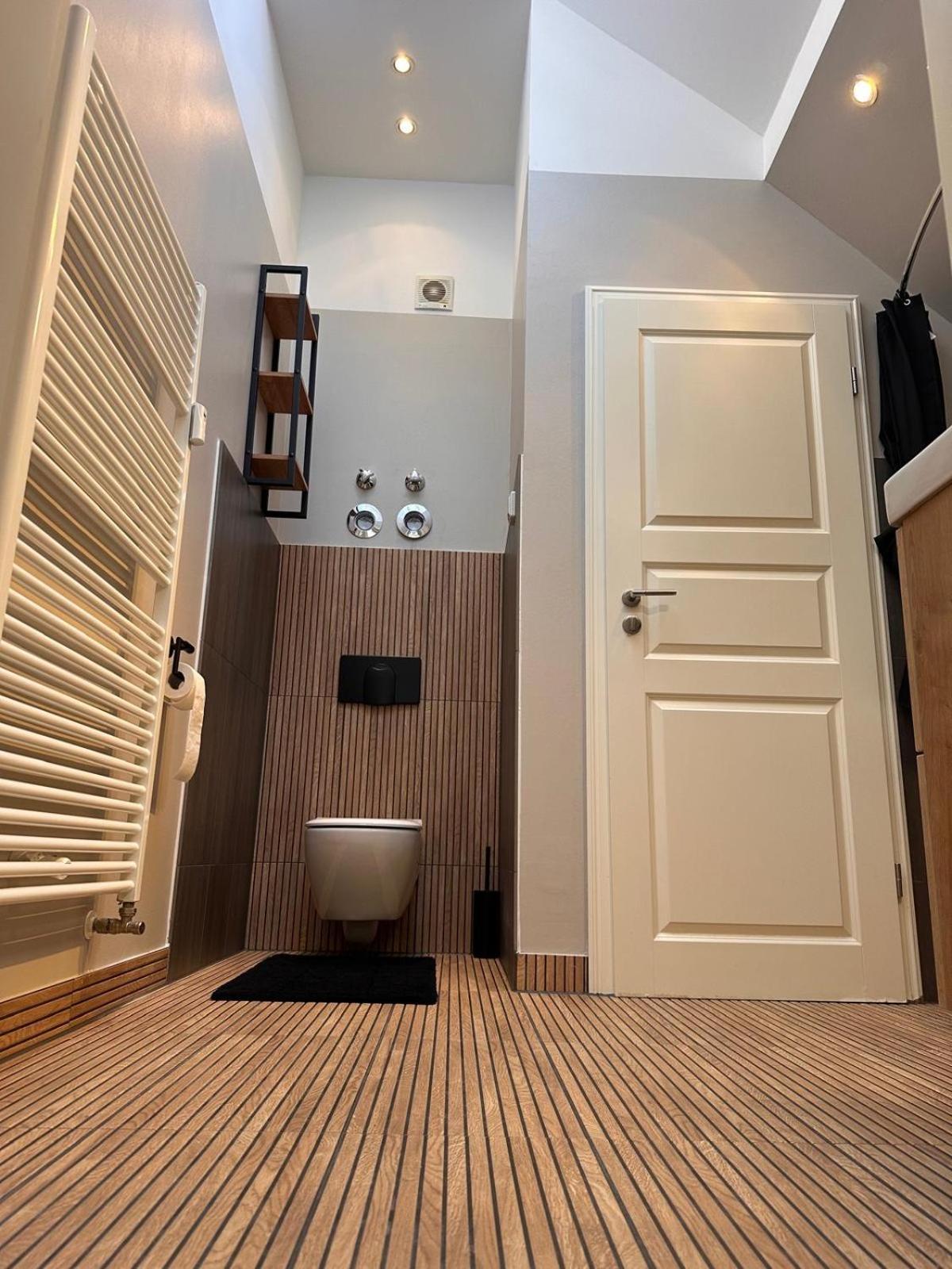 Apartment Design Auf 2 Etagen Mit Balkon Nahe Isar & Innenstadt Munich