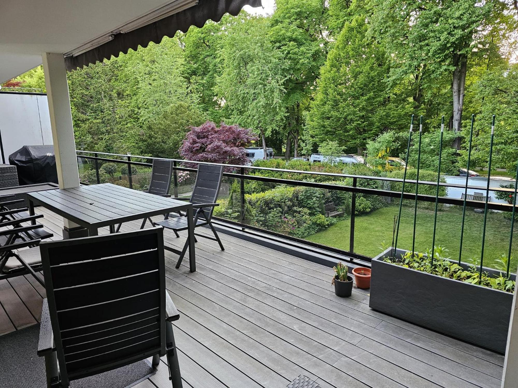 Wunderschoene, 5 Zimmerwohnung, Mit Grosser Terrasse Apartment