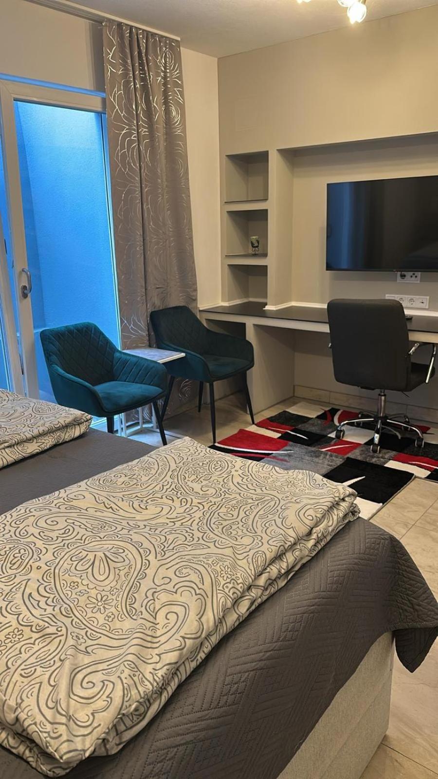 Ein-schlafzimmer-apartment Mit Allen Einrichtungen In Einem Familienhaus - No Party Apartment