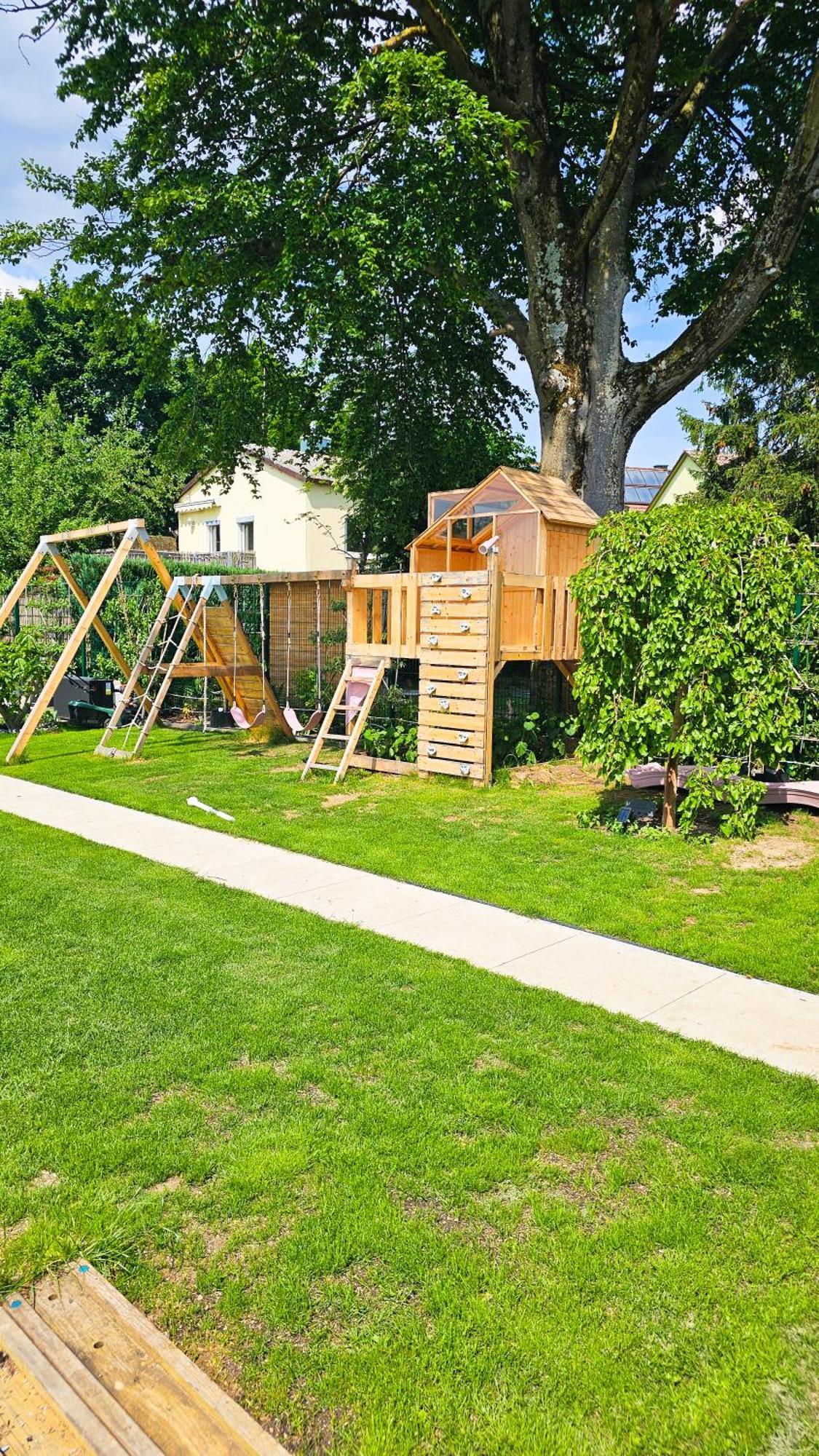 Luxurious Large With Pool, Garden, Koi Pond Apartment