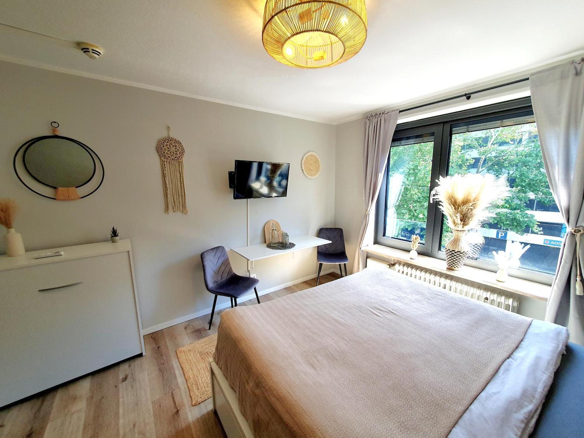 Bohemian Chic Selfie - Station Apartment