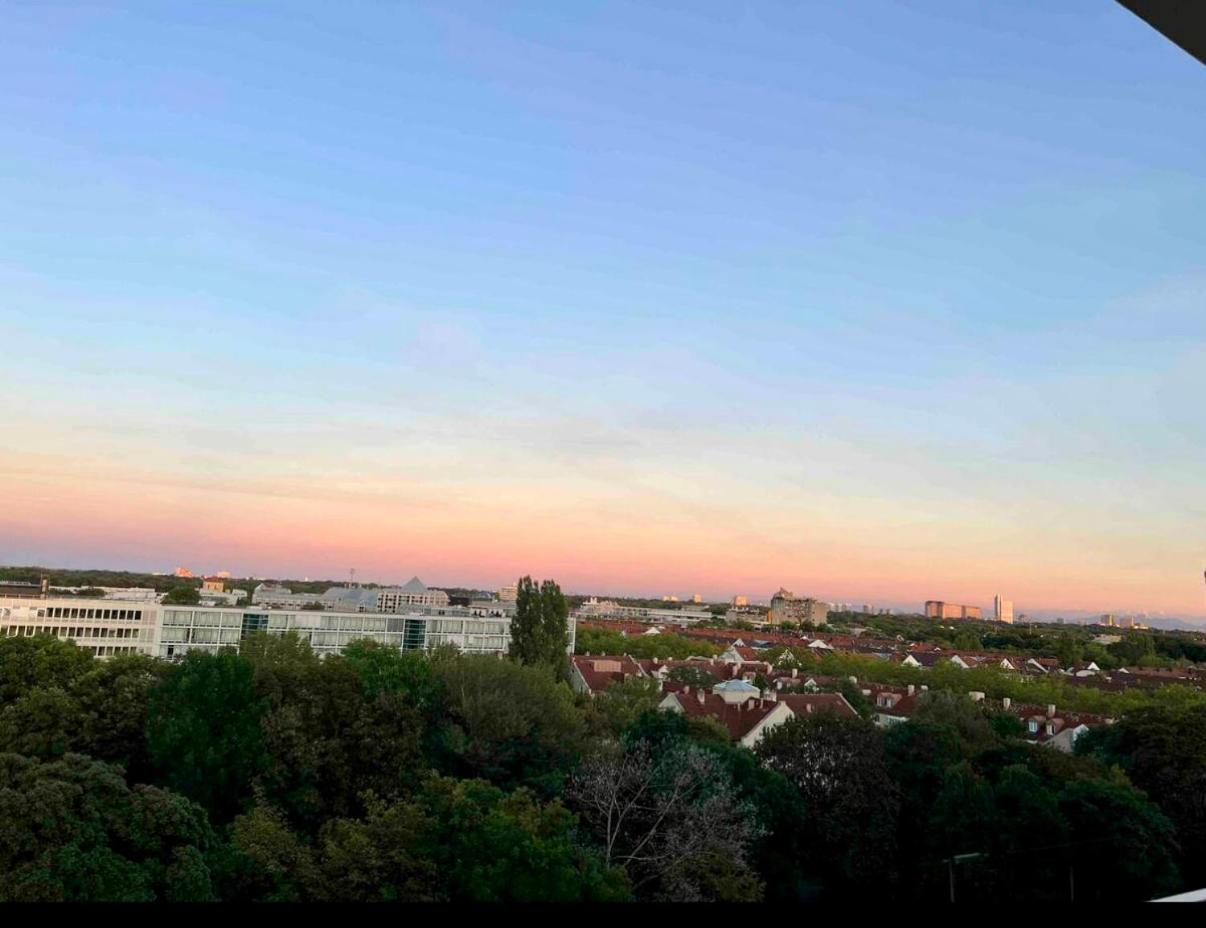 Great View To Allianz Arena & Free Garage Parking *