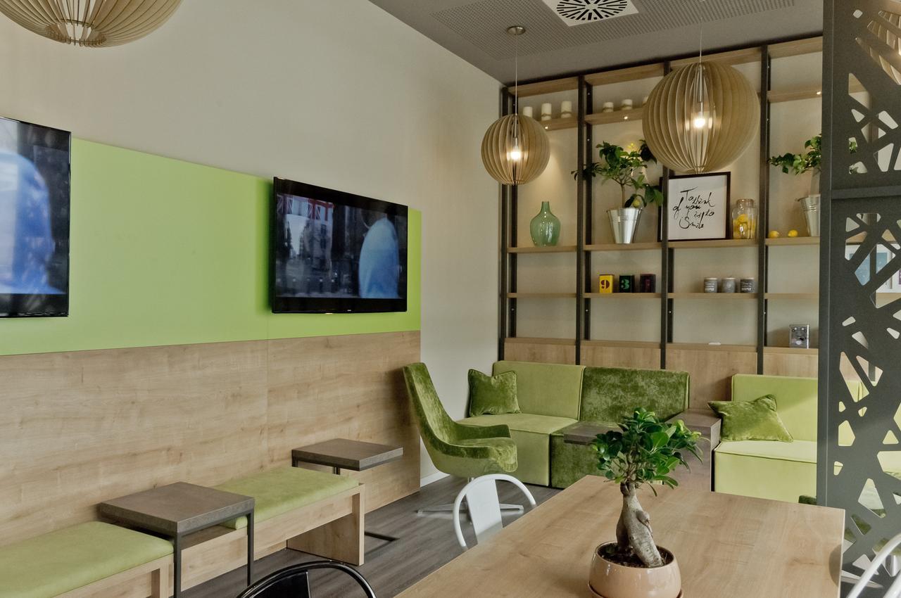 Super 8 By Wyndham City West 3*