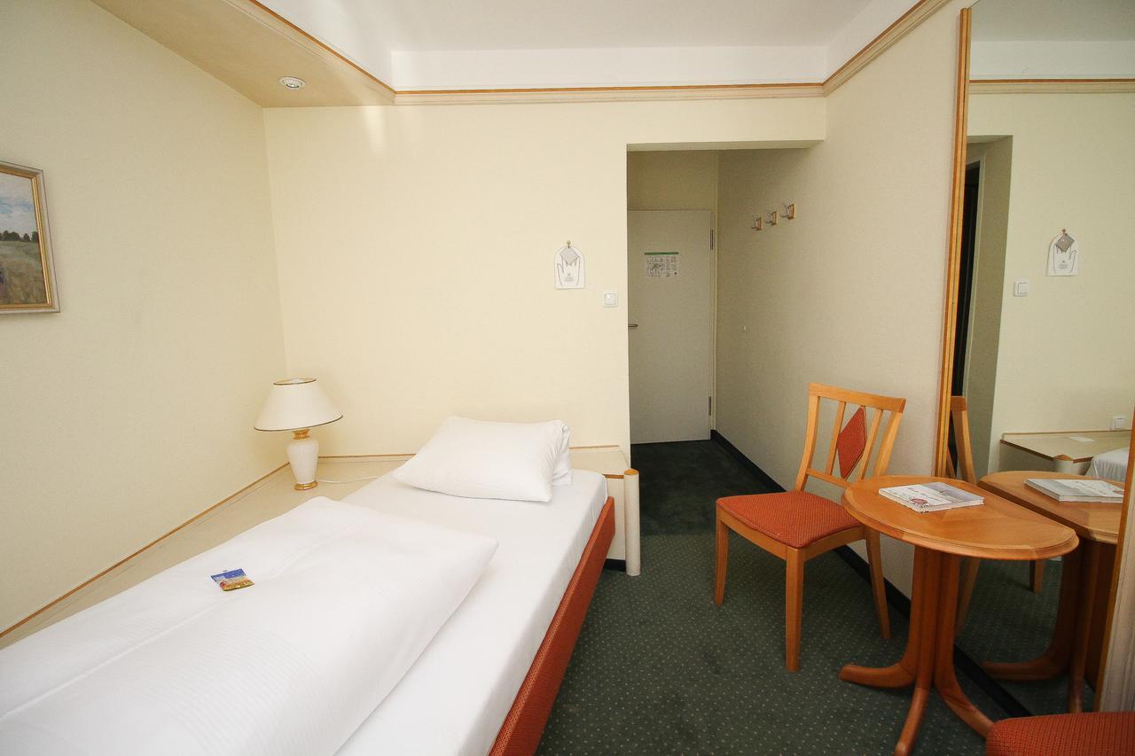 Leopold Hotel 3*