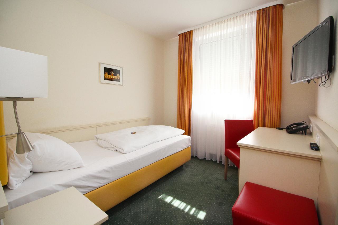 Leopold Hotel 3*