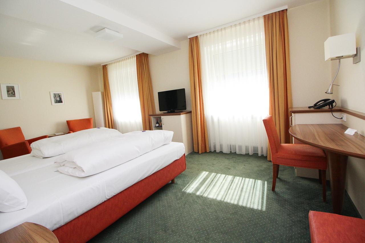Leopold Hotel 3*