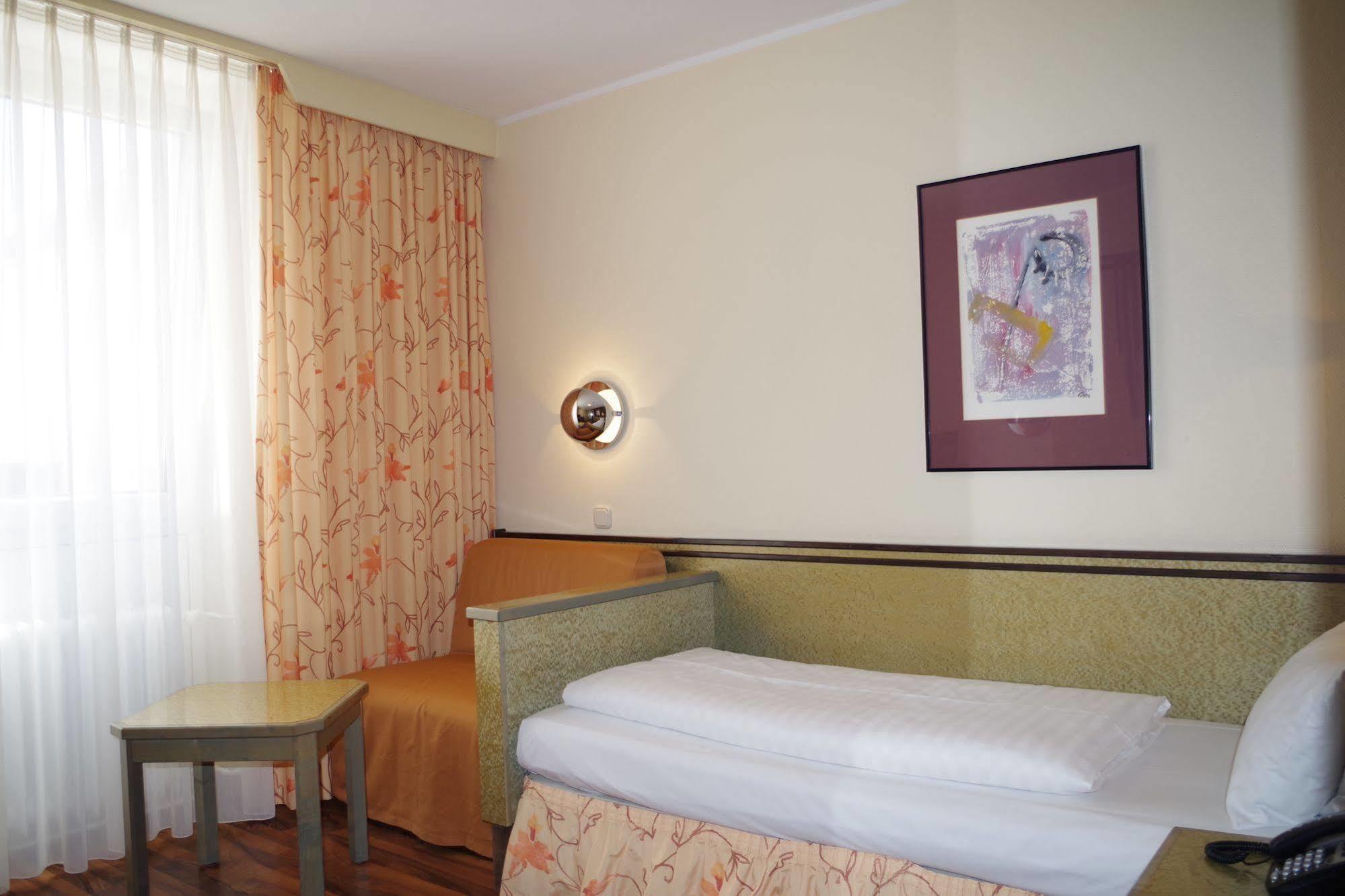 Imperial Hotel 3*