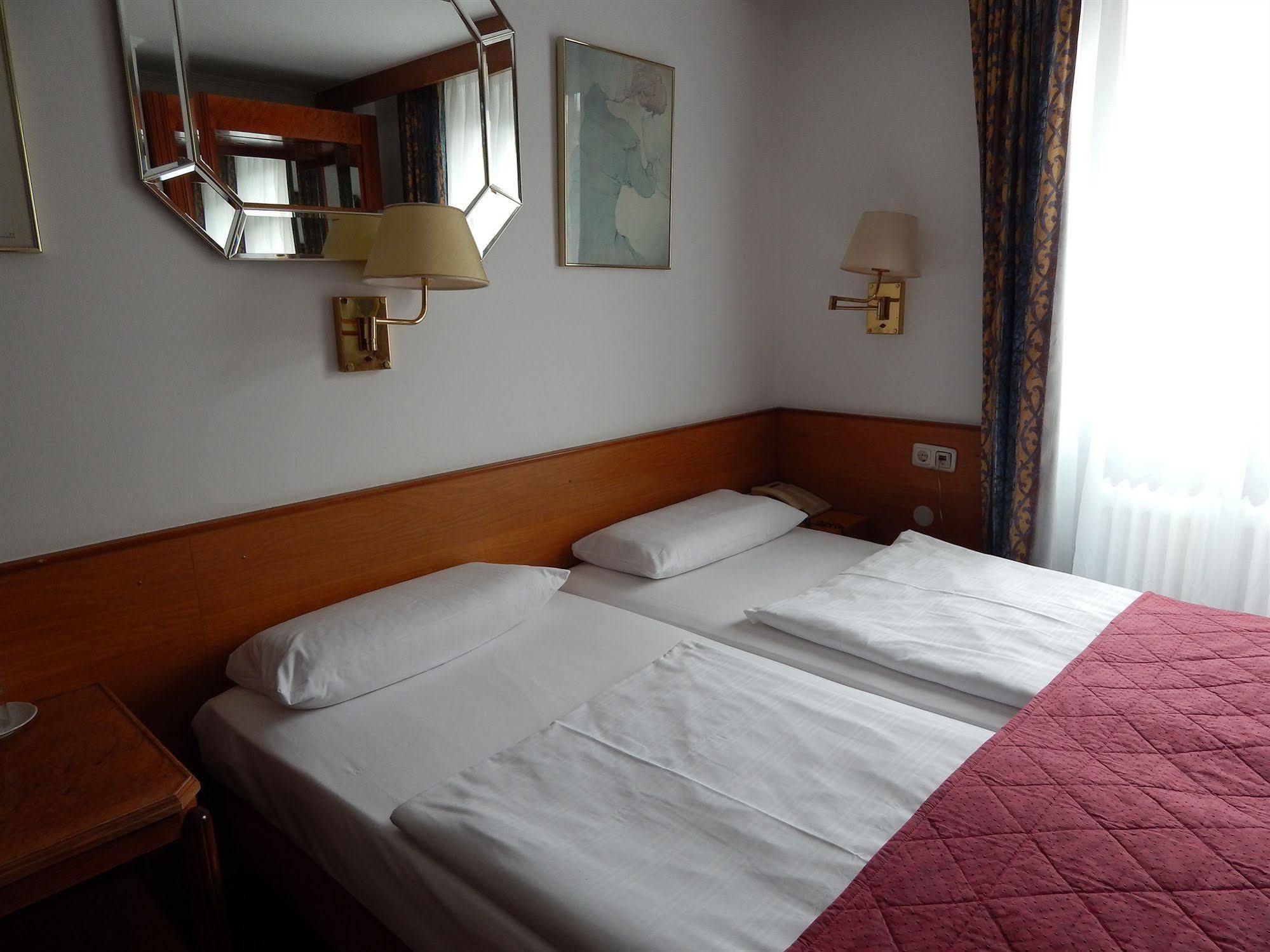 Hotel Montree 3*
