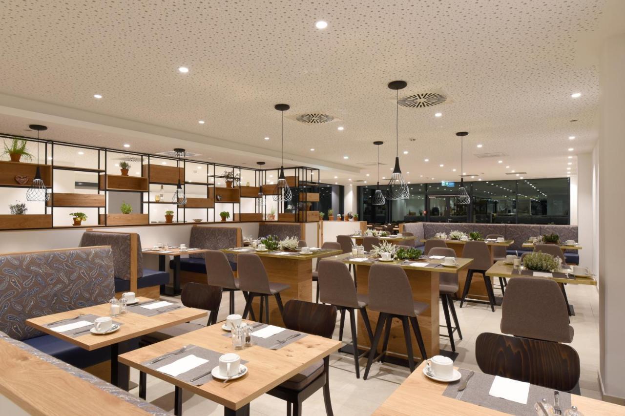 Wyndham Garden Messe Hotel 4*
