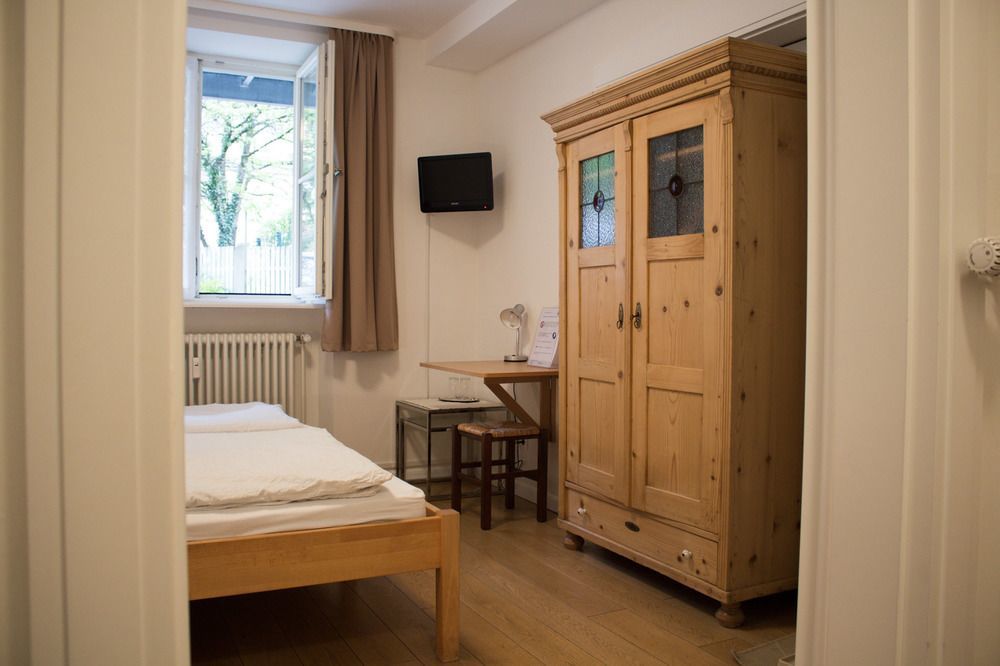 Apartment Vier