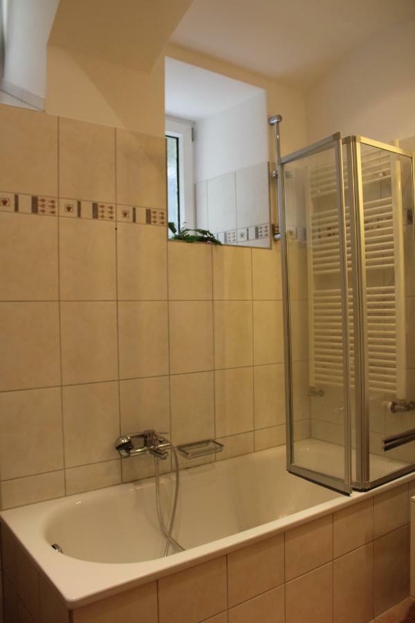 Schwabing- Souterrain Apartment