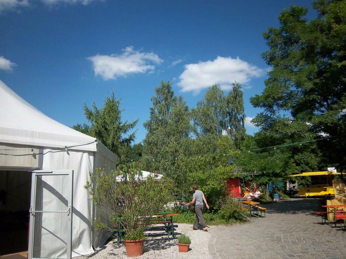 Hostel The Tent - Youth Only - Buchung Leider Nur Bis 30 Jahre Moeglich! Munich