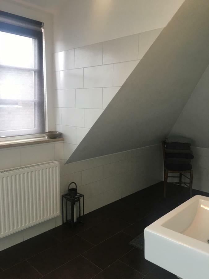 Helle Und Ruhige Dachgeschosswohnung