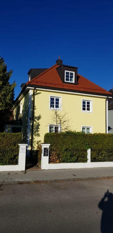 Apartment Helle Und Ruhige Dachgeschosswohnung *