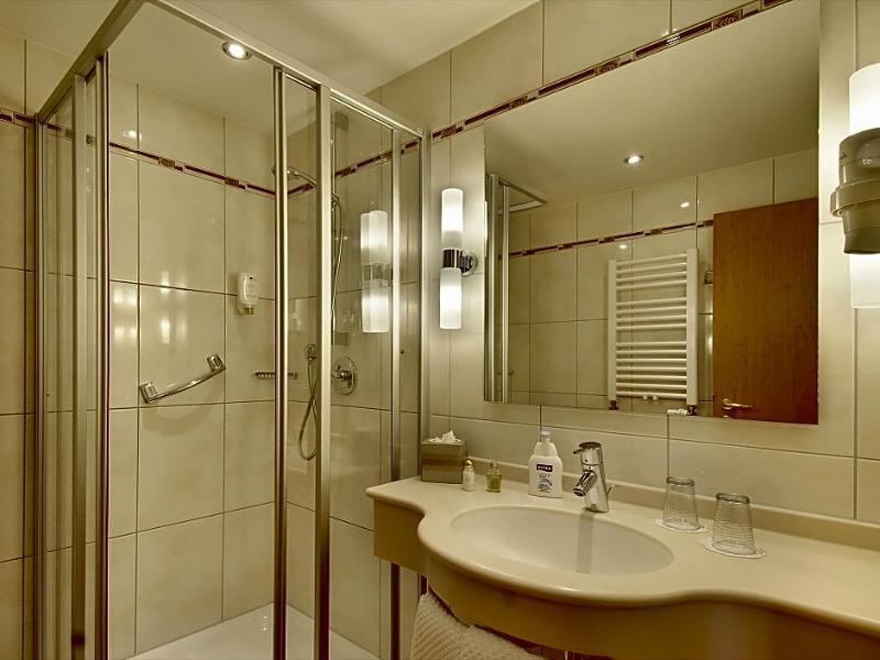 Hotel Kriemhild Am Hirschgarten 3*