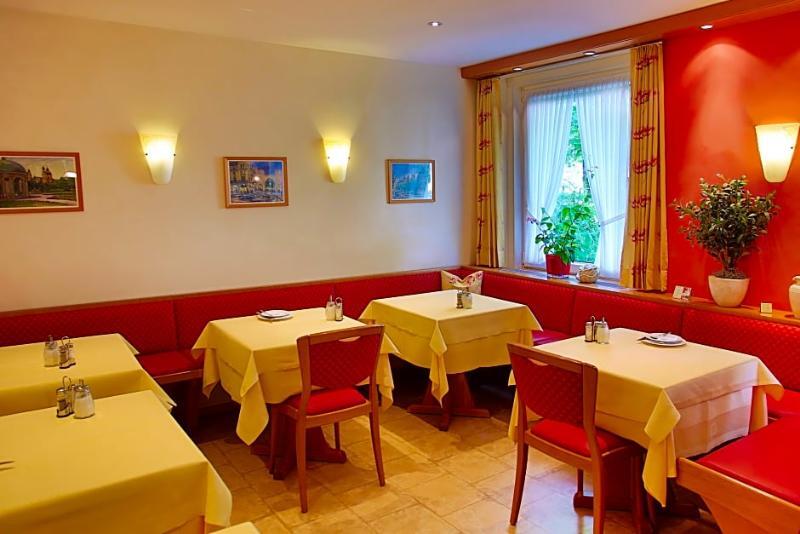 Hotel Kriemhild Am Hirschgarten 3*