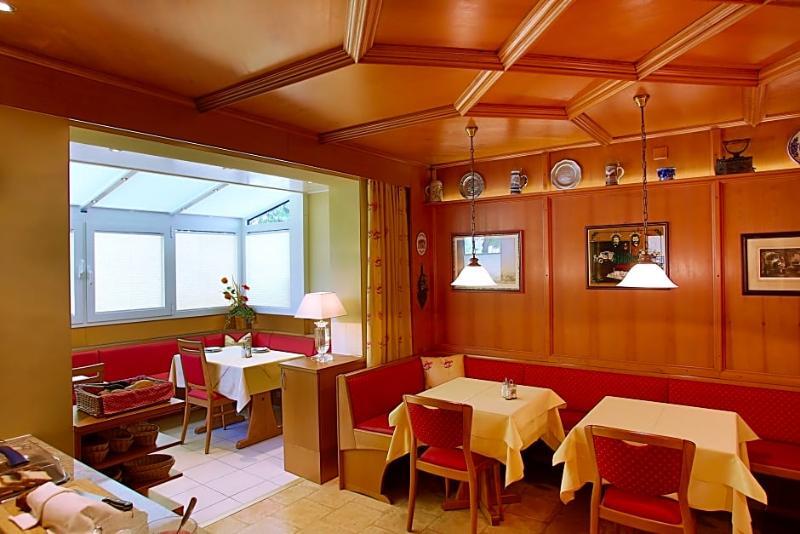 Kriemhild Am Hirschgarten Hotel 3*