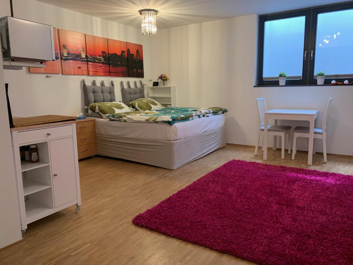 Apartment Private, Dog-friendly Room- Easy Access To City Centre And Trade Fair- Free Parking Munich