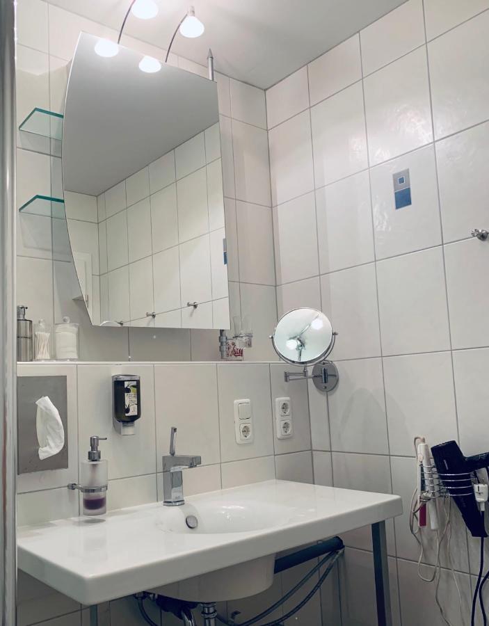 Apartment Private, Dog-friendly Room- Easy Access To City Centre And Trade Fair- Free Parking Munich