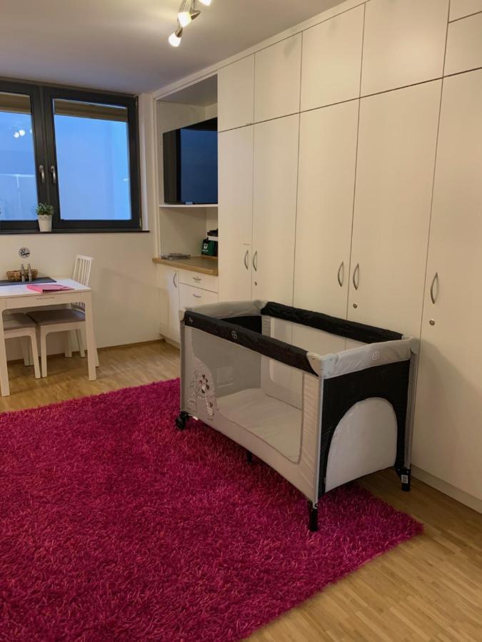 Private, Dog-friendly Room- Easy Access To City Centre And Trade Fair- Free Parking * Munich