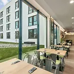 Super 8 By Wyndham Munich City North