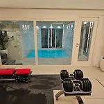 Ug Neubau City Wohnung - Pool, Gym, Sauna, Zweites Bad Extra Buchbar