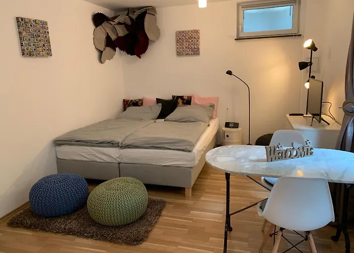 Helle Souterrainwohnung Mit Komfort