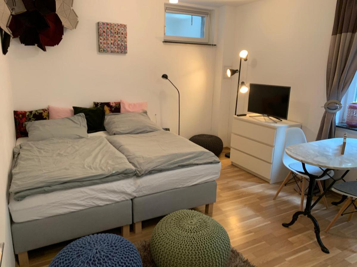 Helle Souterrainwohnung Mit Komfort Apartment Munich