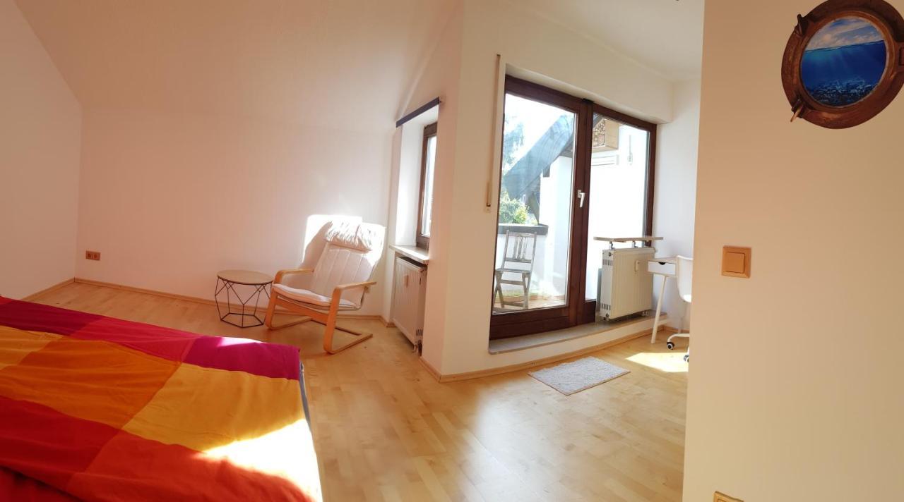 Schones In Privatwohnung An Der U-bahn, Geteiltes Bad, Eigenes Wc Homestay *