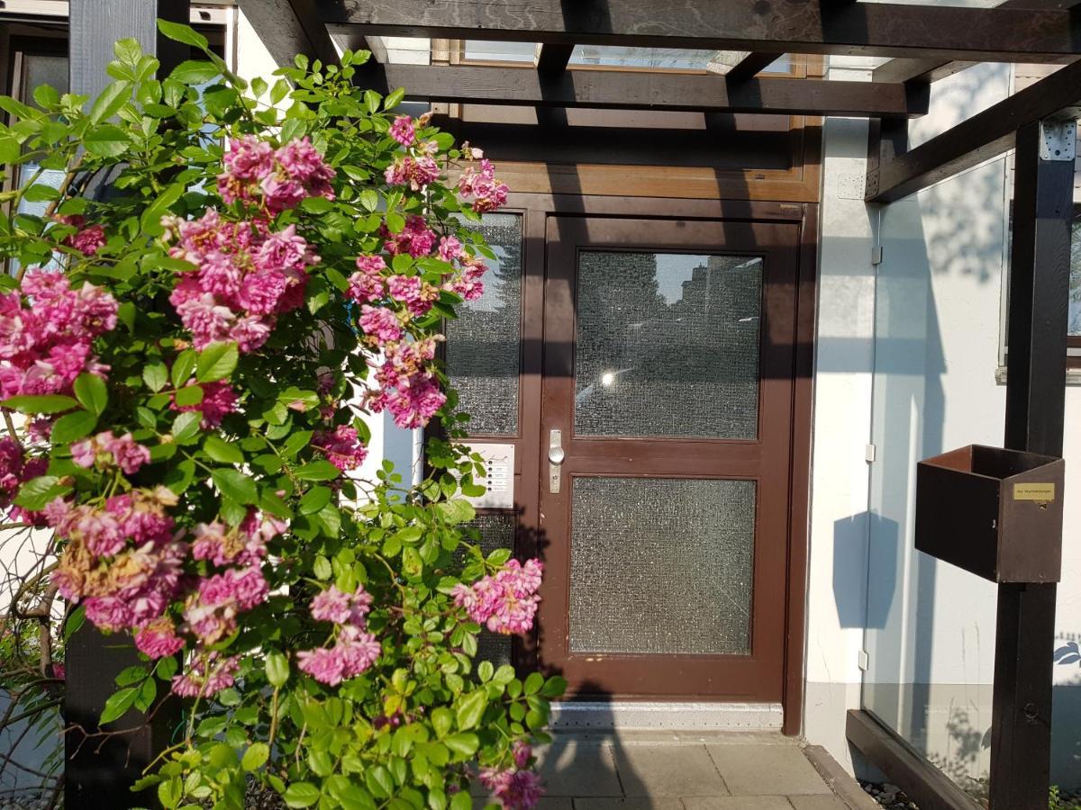 Schones In Privatwohnung An Der U-bahn, Geteiltes Bad, Eigenes Wc Homestay
