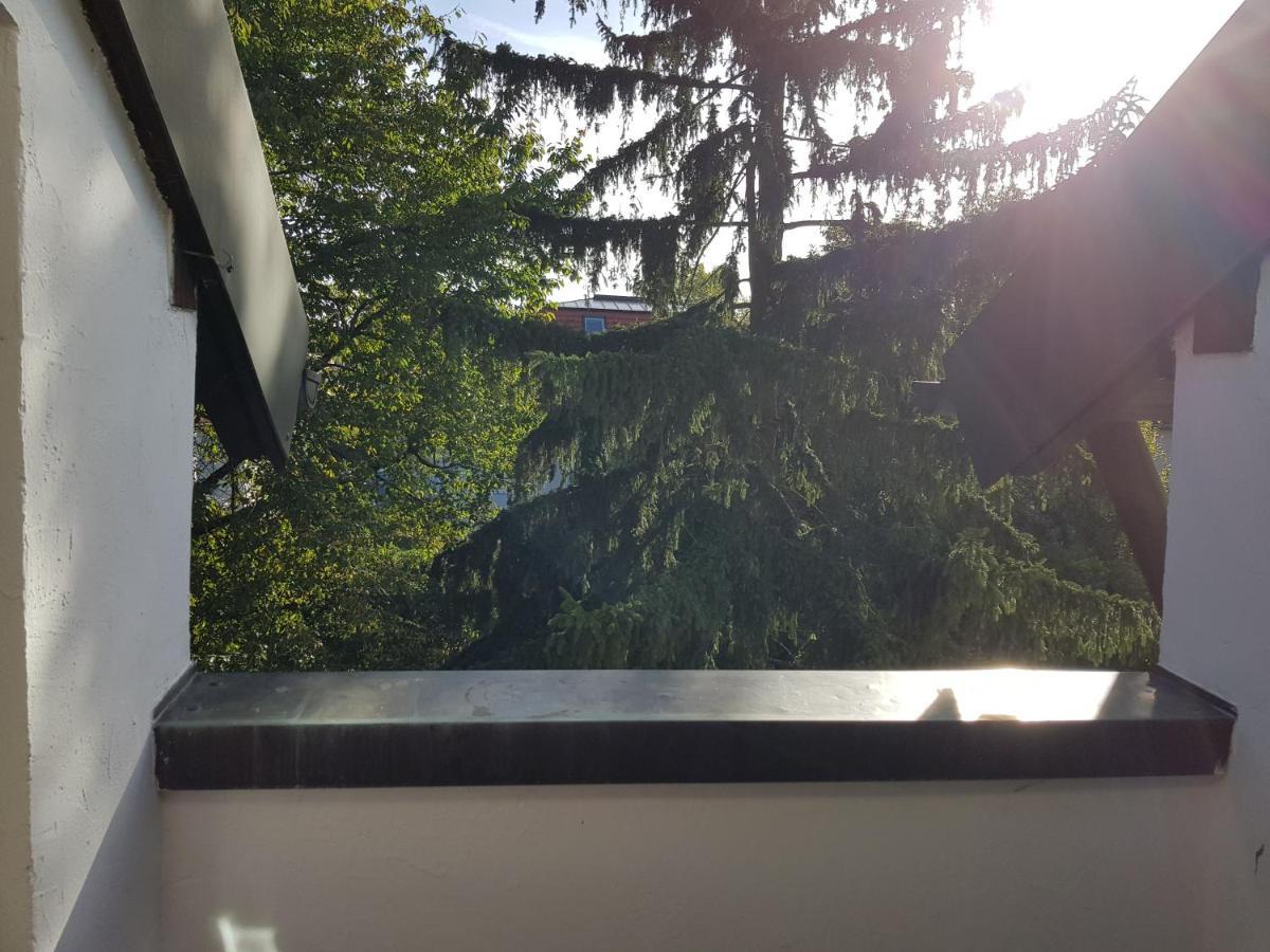 Schones In Privatwohnung An Der U-bahn, Geteiltes Bad, Eigenes Wc Homestay
