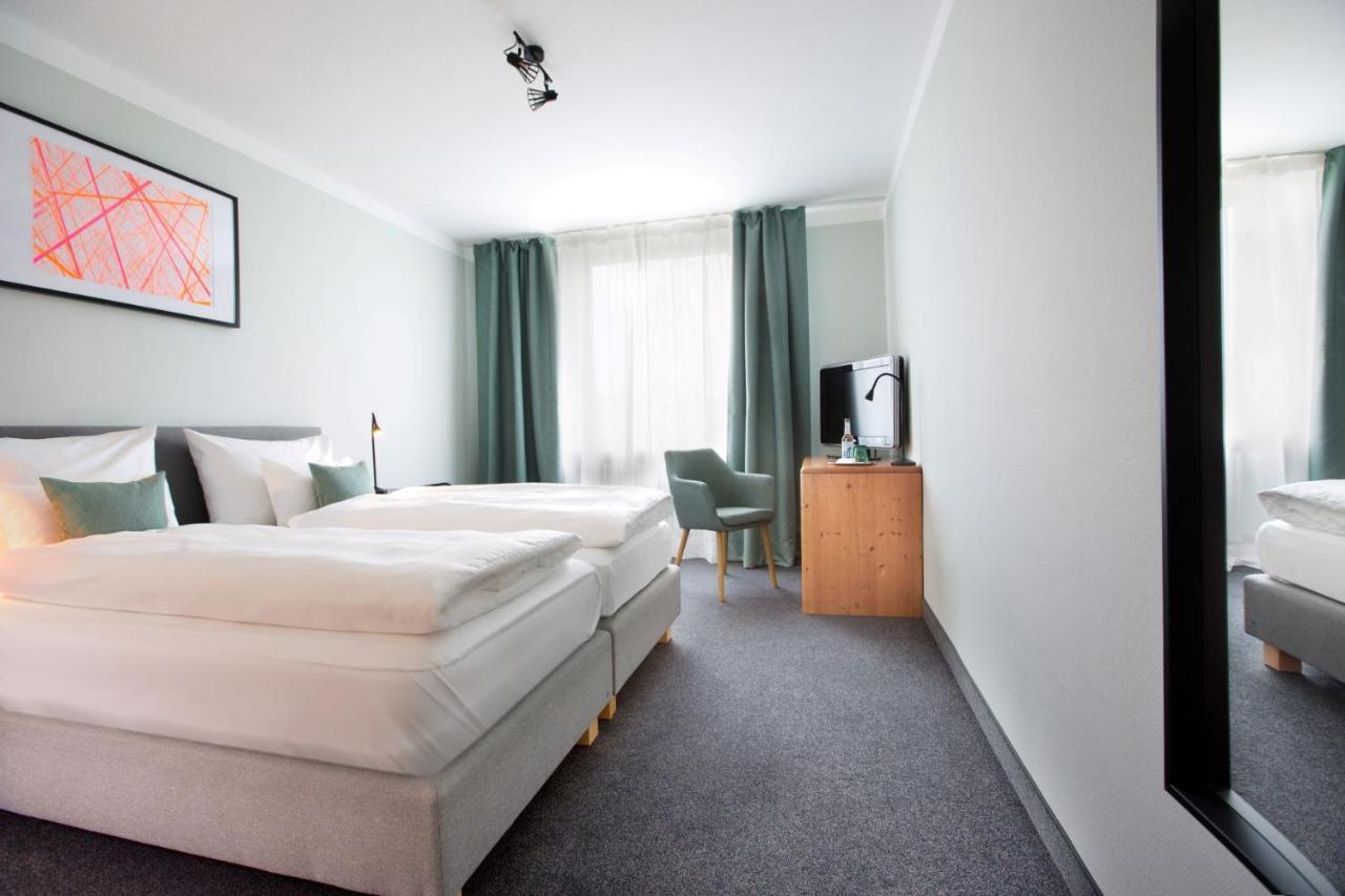 Hotel Rotkreuzplatz 3*