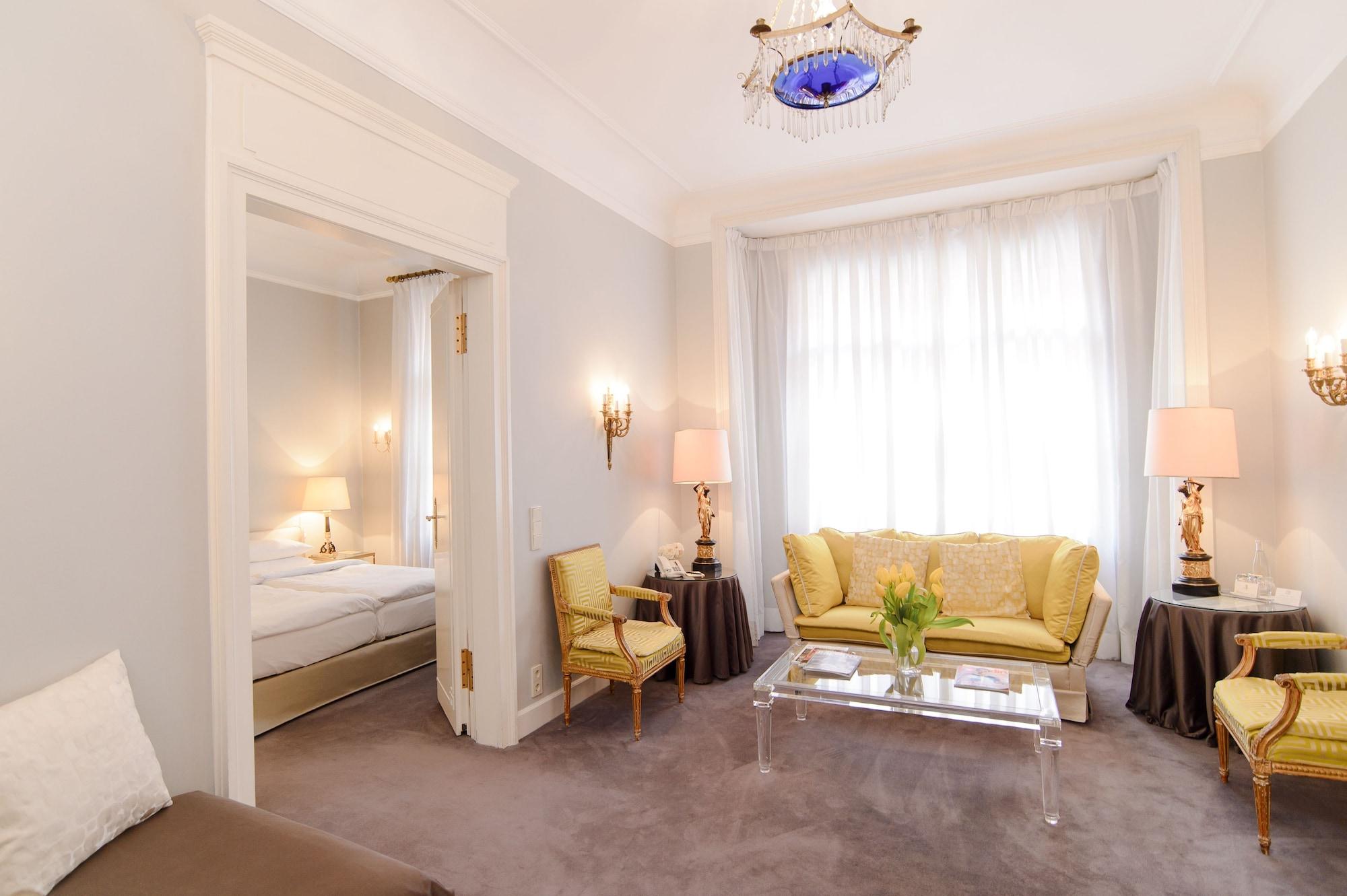 Opera Hotel 4*