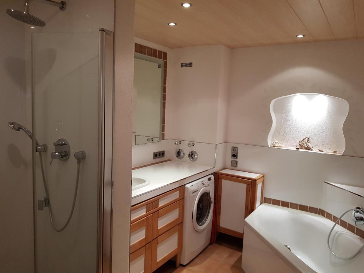 Schones In Privatwohnung An Der U-bahn, Geteiltes Bad, Eigenes Wc Homestay Munich