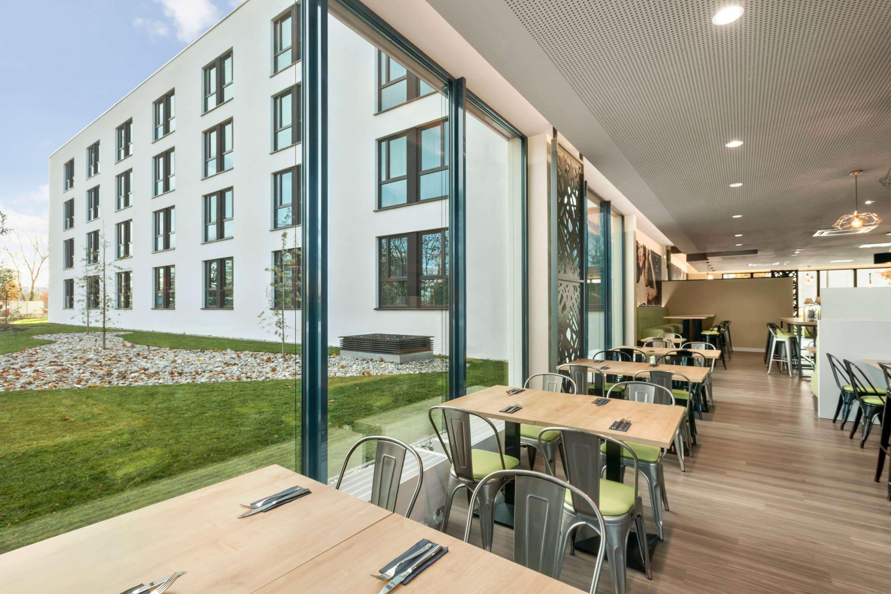 Super 8 By Wyndham Munich City North Hotel