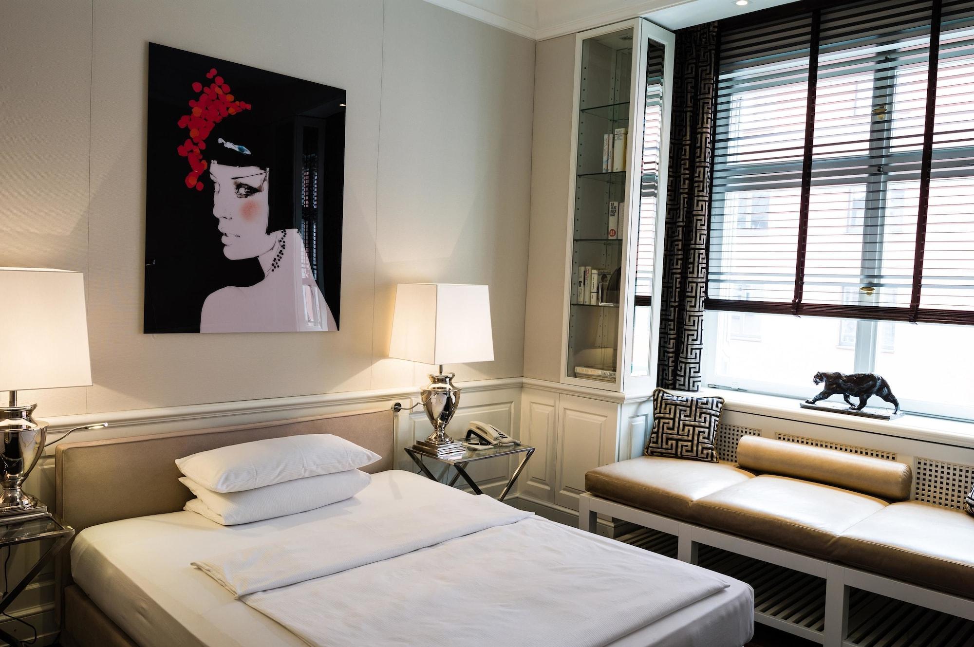 Opera Hotel 4*