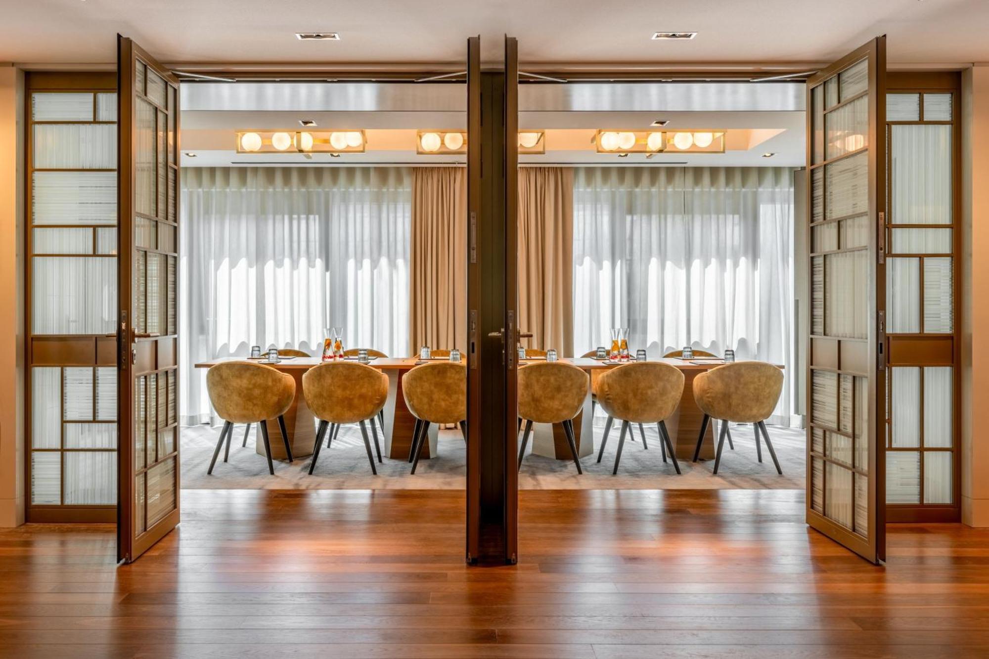 Marriott West Hotel 4*