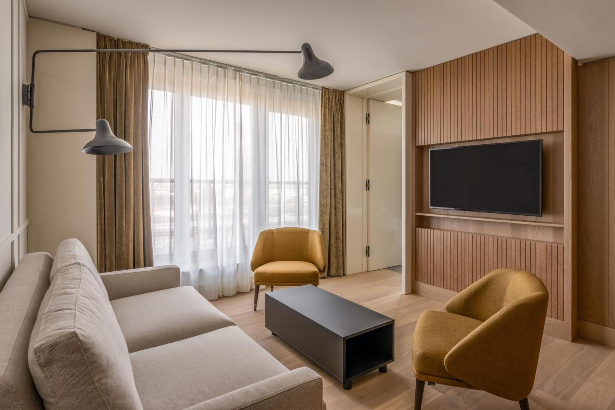 Marriott West