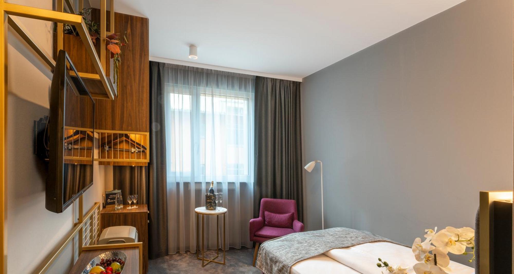 Plaza Premium Hotel
