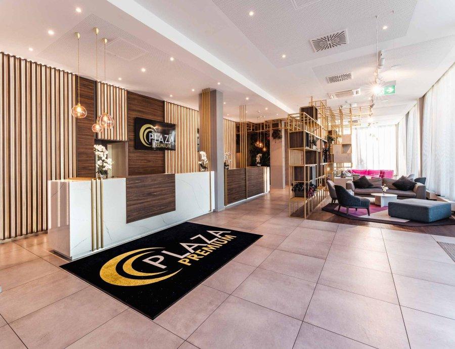 Plaza Premium Hotel 4*