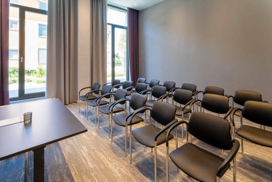 Plaza Premium 4* Munich