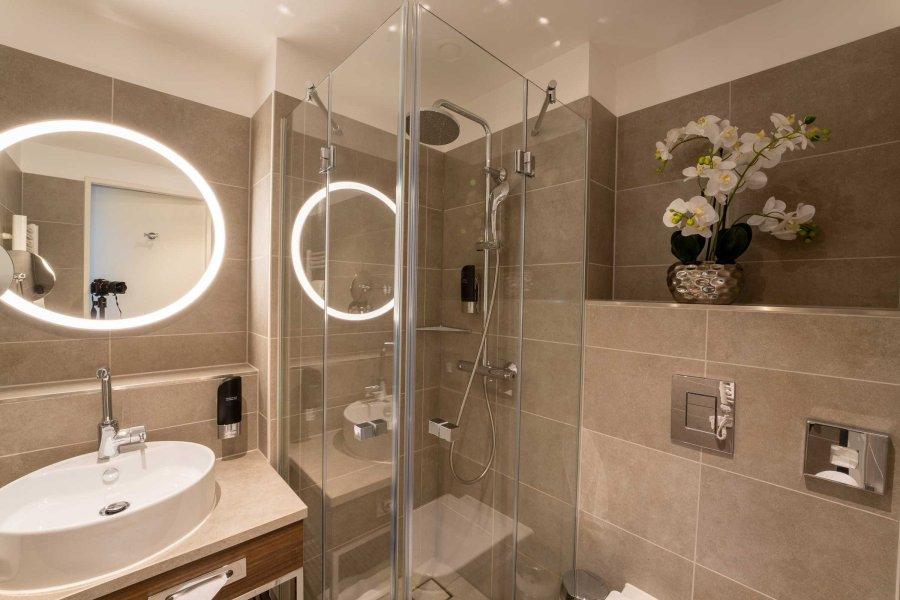 Plaza Premium Hotel 4*