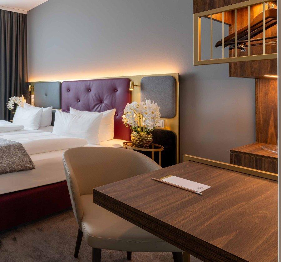 Plaza Premium 4*