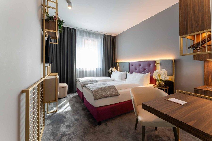 Plaza Premium Hotel 4*