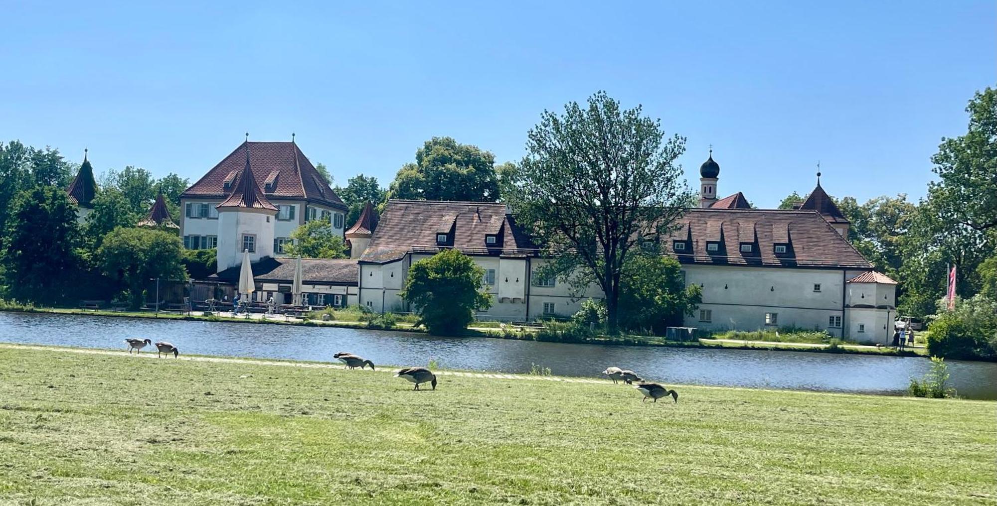 Erdgeschosswohnung Neben Schloss Blutenburg Mit Privatem Garten *