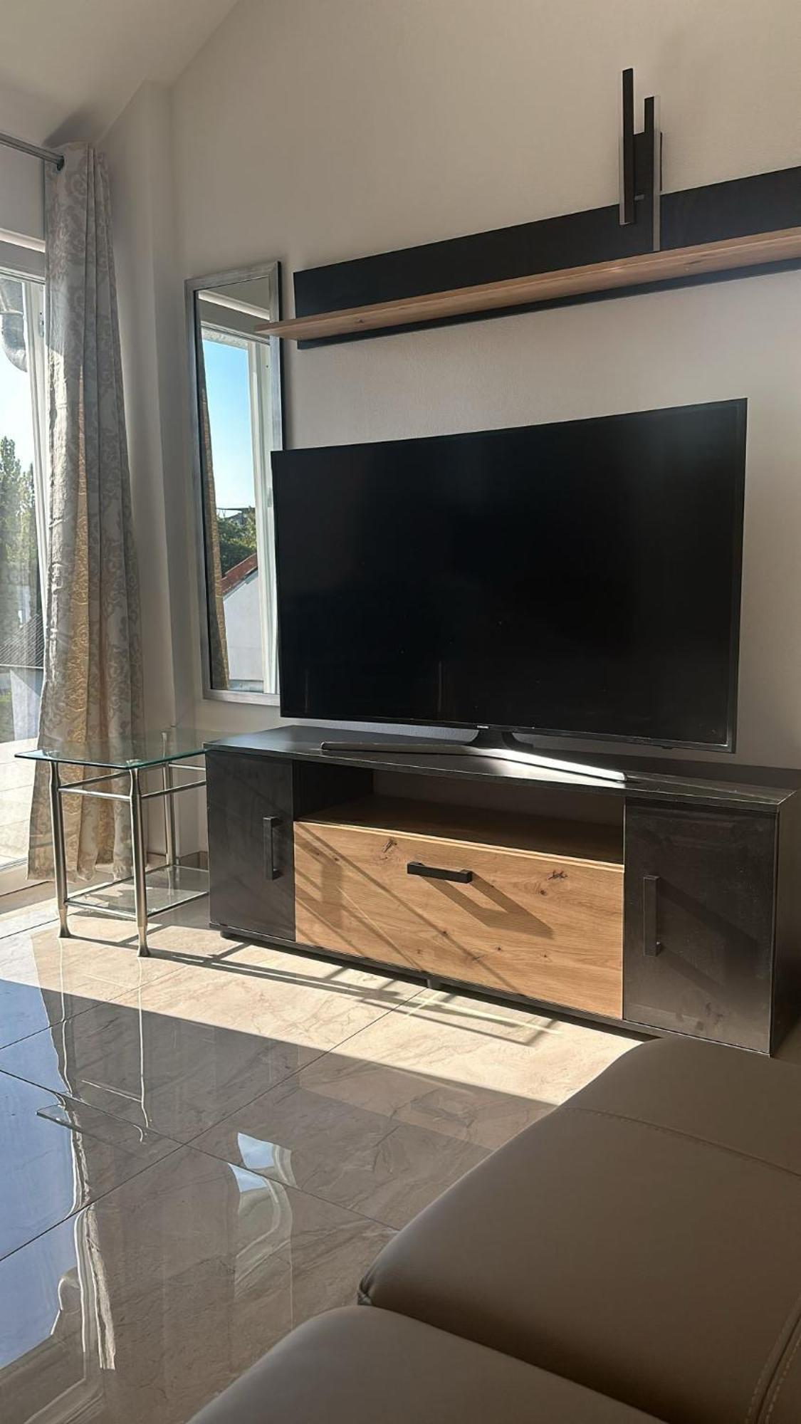 Apartment Two Near The S8 Train - Ideal For Workers - No Party